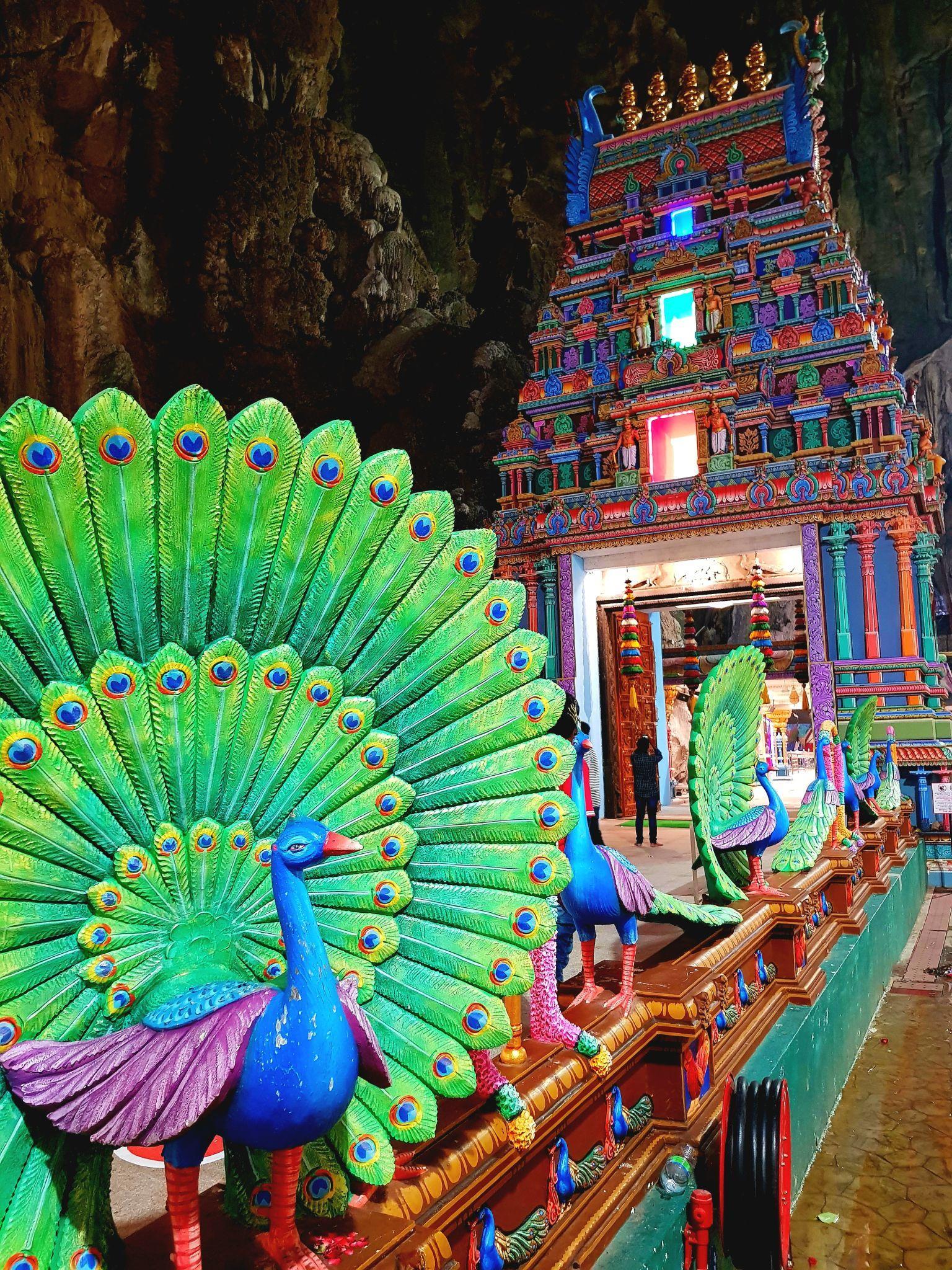 洞窟内の寺院装飾