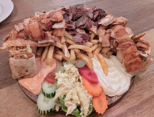 溢れんばかりの肉盛り