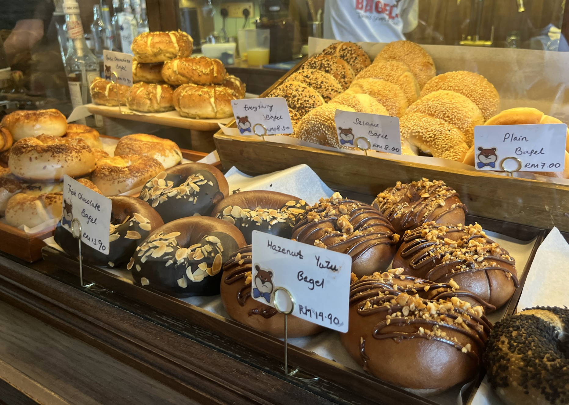 店内に並ぶ自家製ベーグル