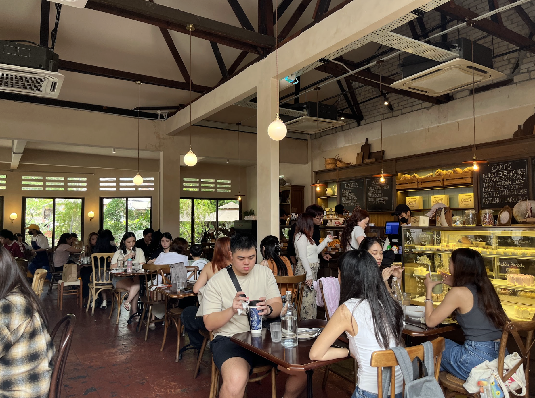 Grumpy Bagels 店内アンティーク空間