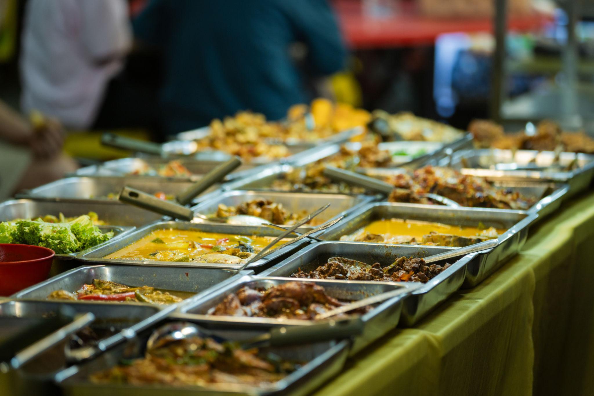 賑わうアロー通り