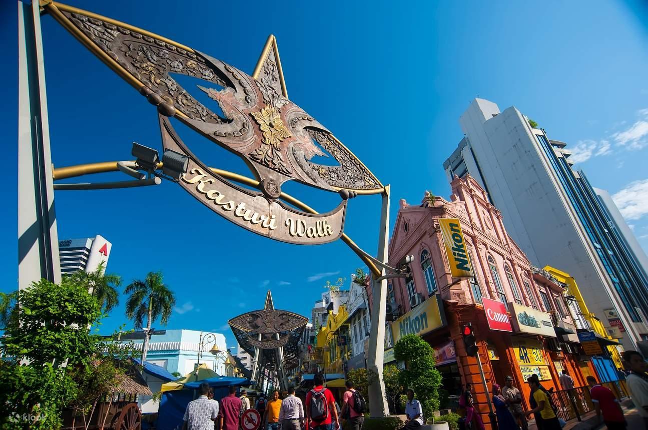 カラフルな屋台通り