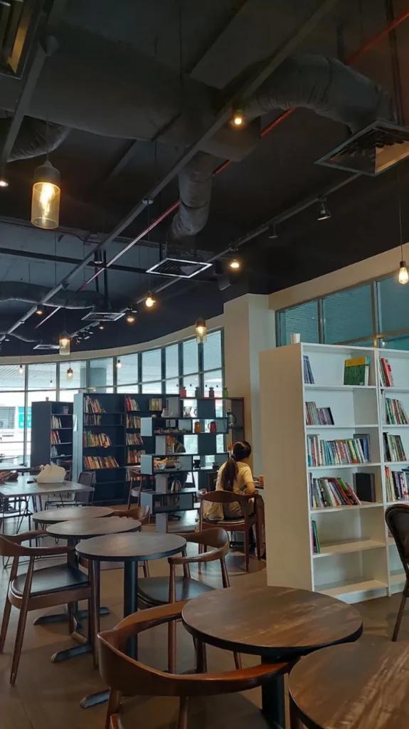 軽食とコーヒー