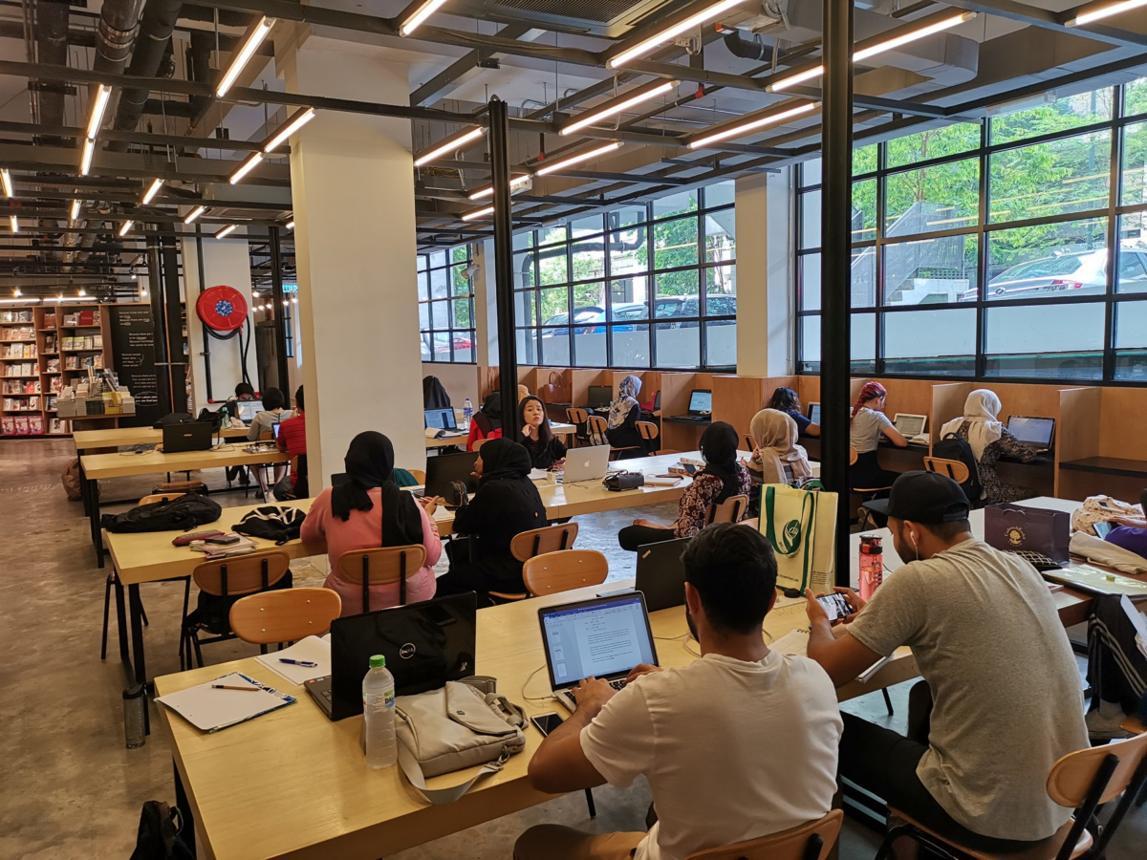 広々とした作業スペース