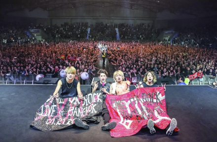 周辺国のライブポスター