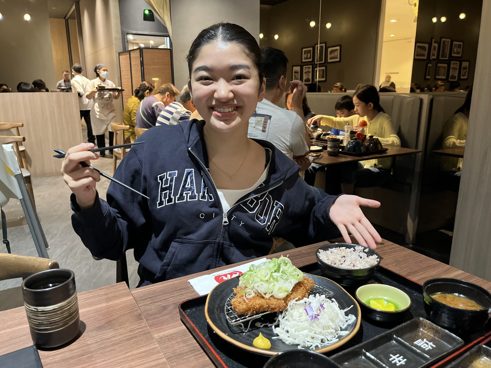 運ばれてきた本格的なとんかつ