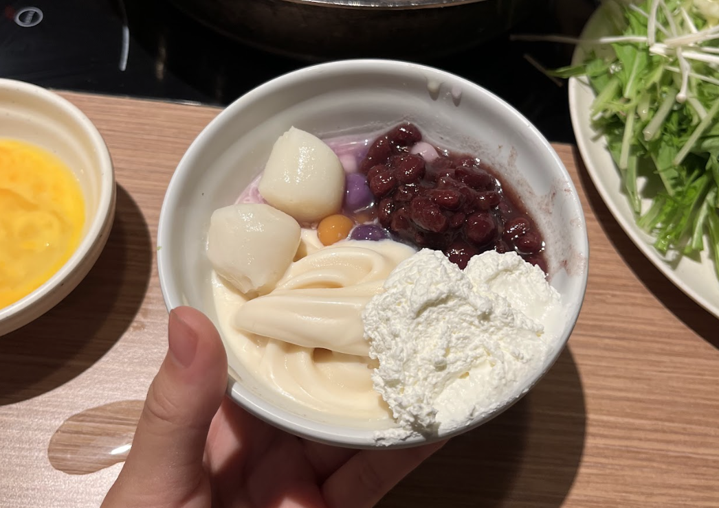 白玉とあずきをトッピングしたソフトクリーム