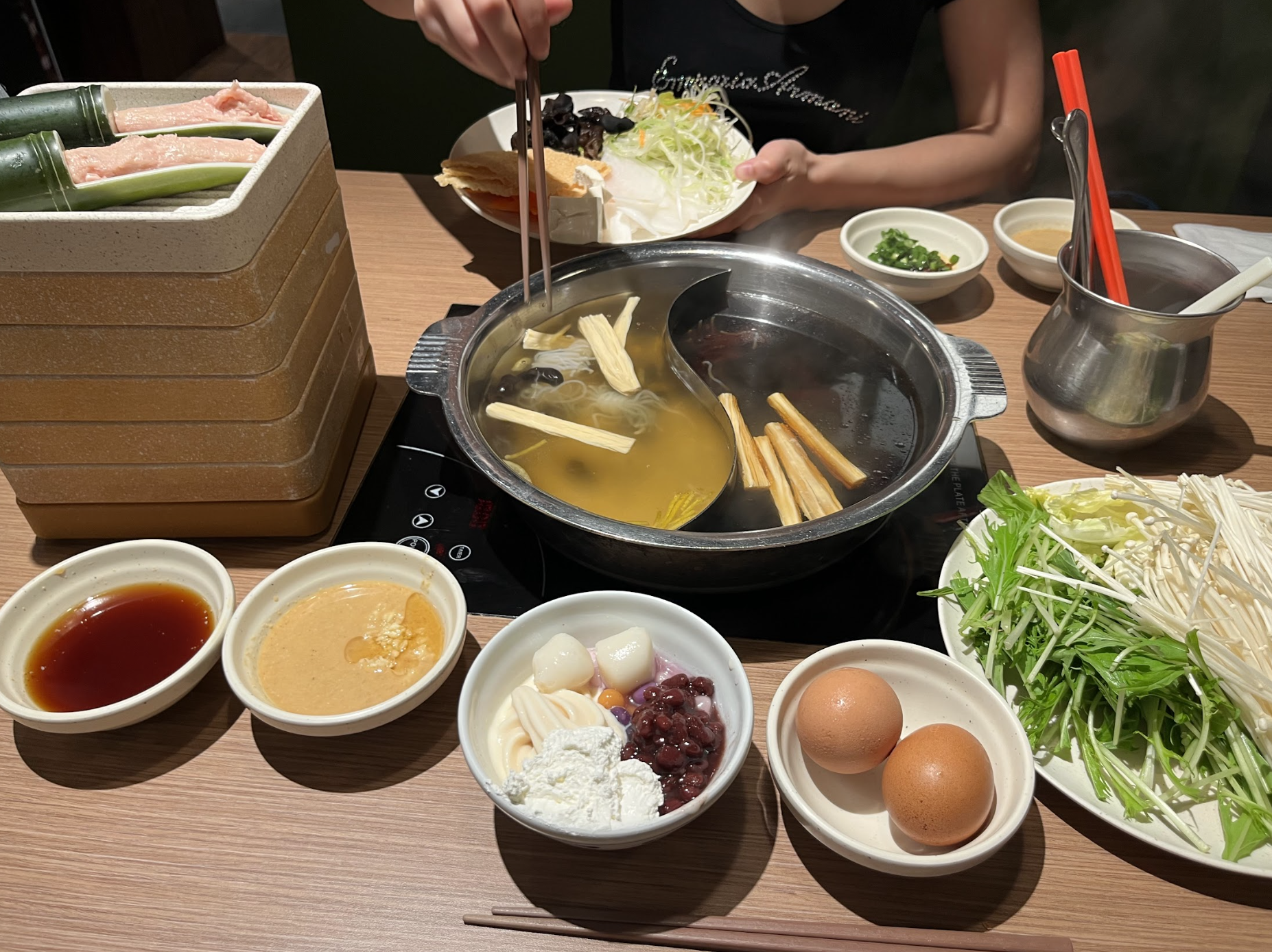 鍋を囲む美味しいしゃぶしゃぶ