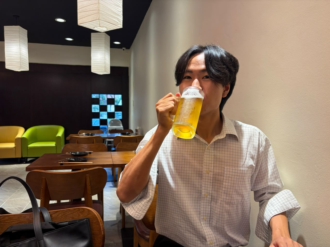 仕事終わりのビールで乾杯